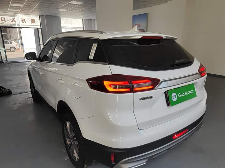 Фото 5 - Geely Atlas