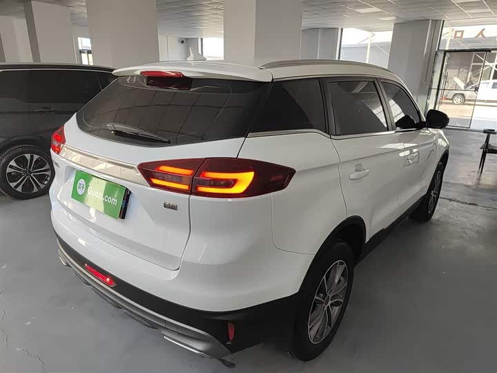 Фото 7 - Geely Atlas