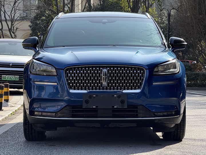 Фото 1 - Lincoln Corsair