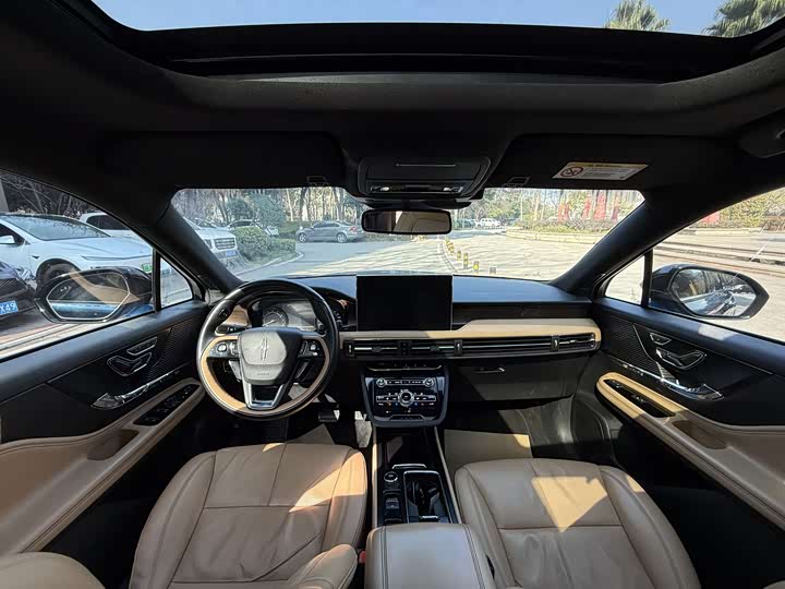 Фото 4 - Lincoln Corsair