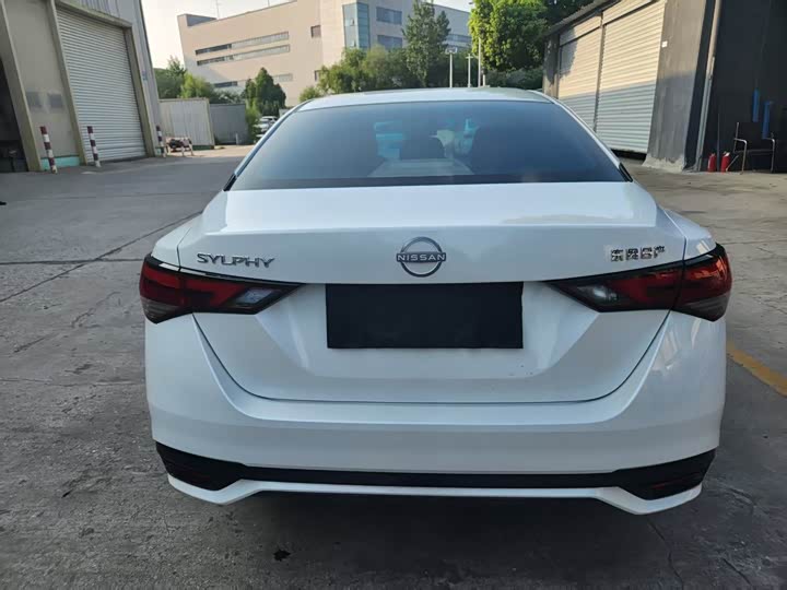 Фото 7 - Nissan Sylphy