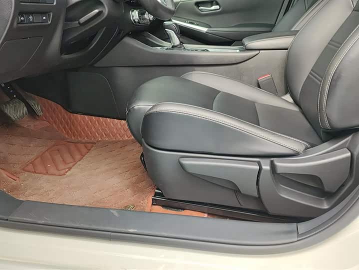 Фото 9 - Nissan Sylphy