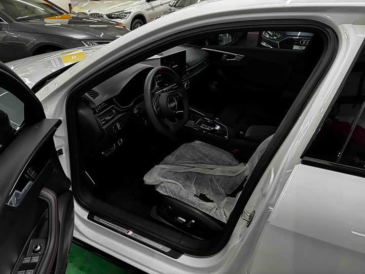 Фото 3 - Audi A4L