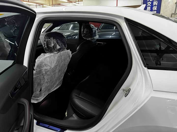 Фото 4 - Audi A4L