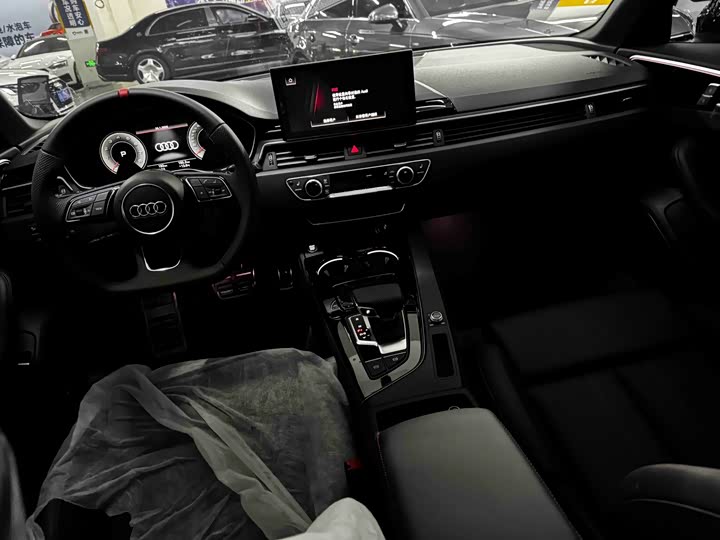 Фото 5 - Audi A4L