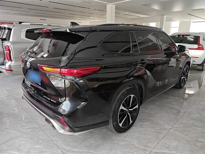 Фото 7 - Toyota Crown Kluger