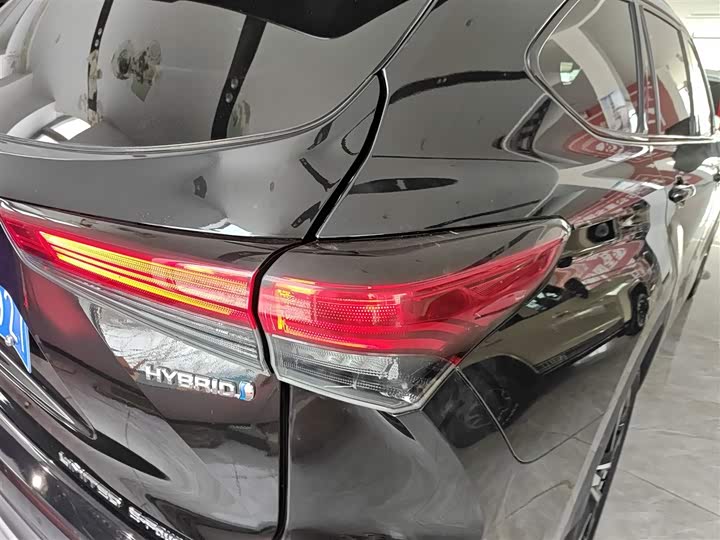 Фото 8 - Toyota Crown Kluger