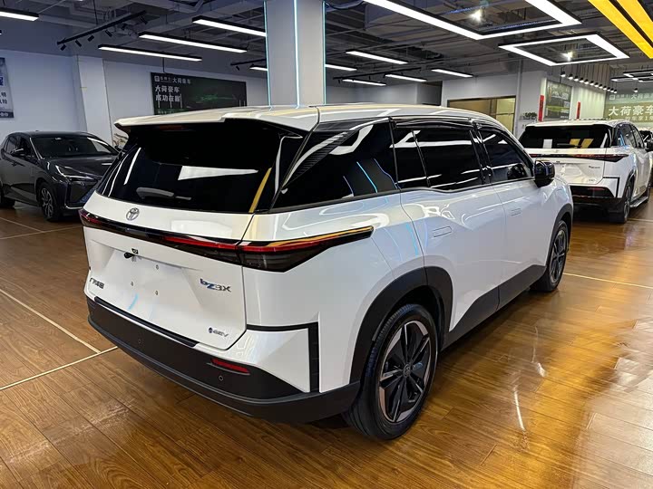 Фото 7 - Toyota bZ3X