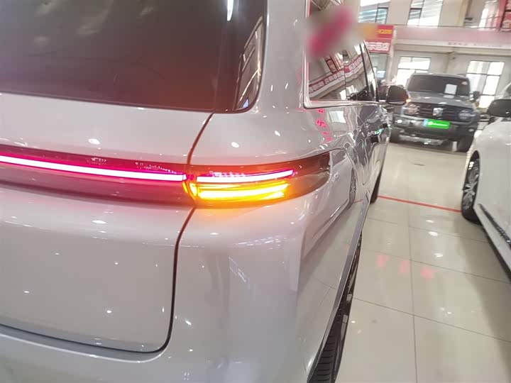 Фото 8 - LiXiang L8