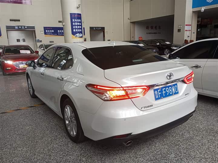 Фото 5 - Toyota Camry