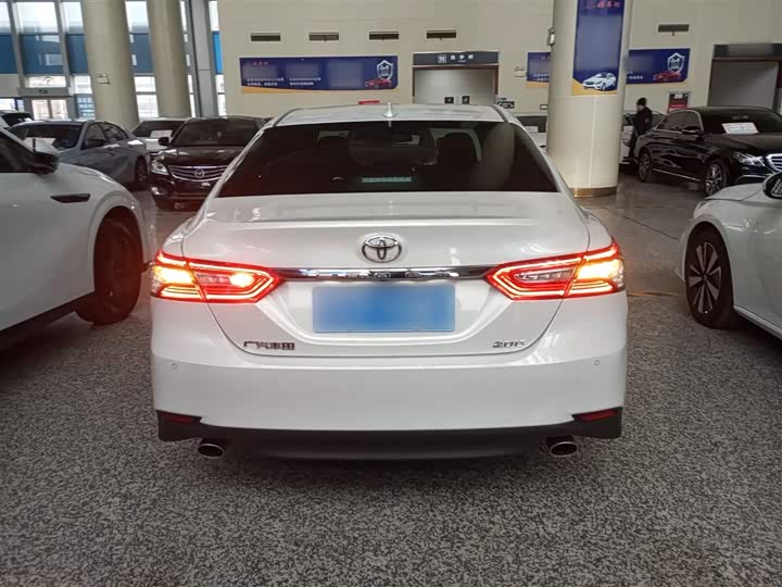 Фото 6 - Toyota Camry