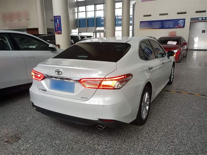 Фото 7 - Toyota Camry