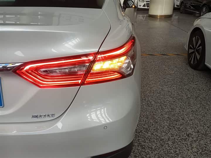 Фото 8 - Toyota Camry