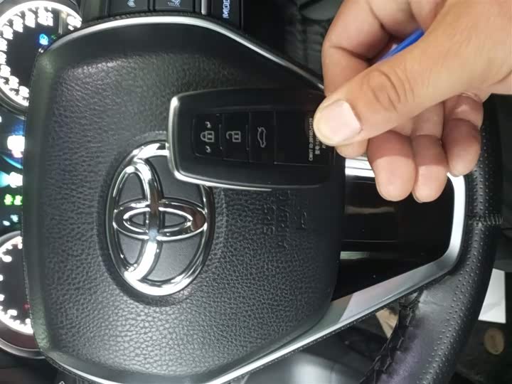 Фото 9 - Toyota Camry