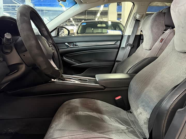 Фото 4 - Honda Accord