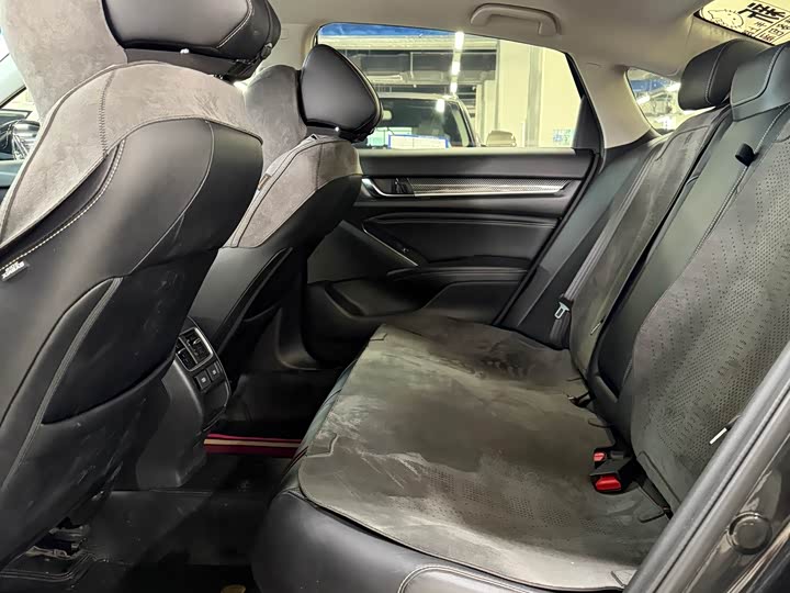 Фото 6 - Honda Accord