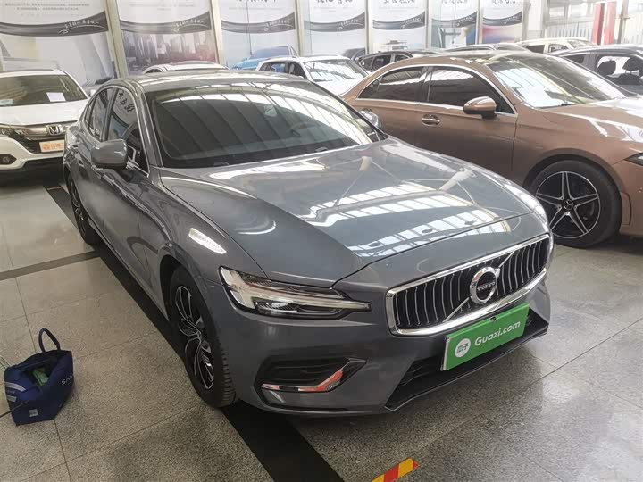 Фото 4 - Volvo S60