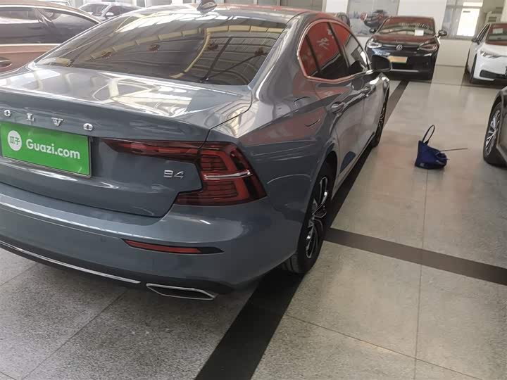 Фото 8 - Volvo S60