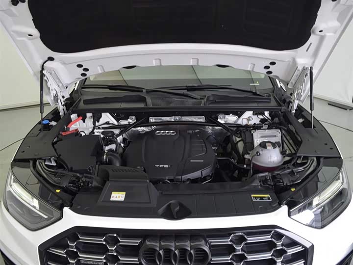 Фото 8 - Audi Q5L