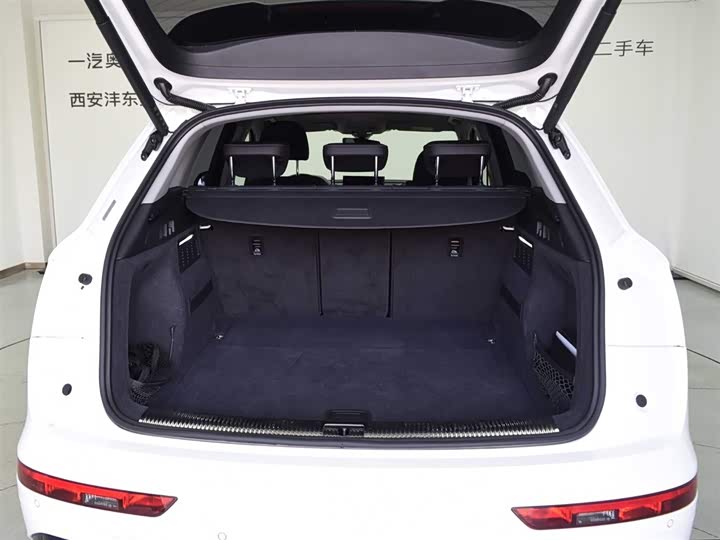 Фото 9 - Audi Q5L