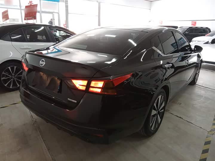 Фото 7 - Nissan Teana