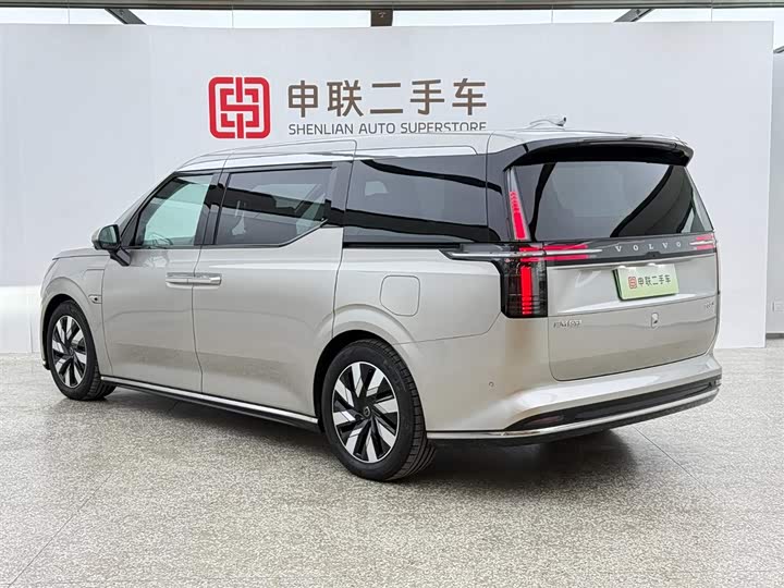 Фото 2 - Volvo EM90