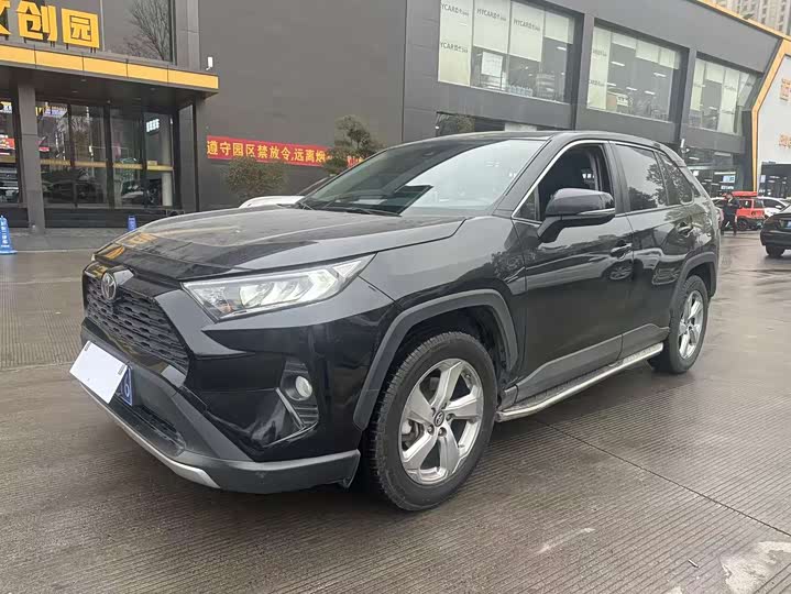 Фото 1 - Toyota RAV4