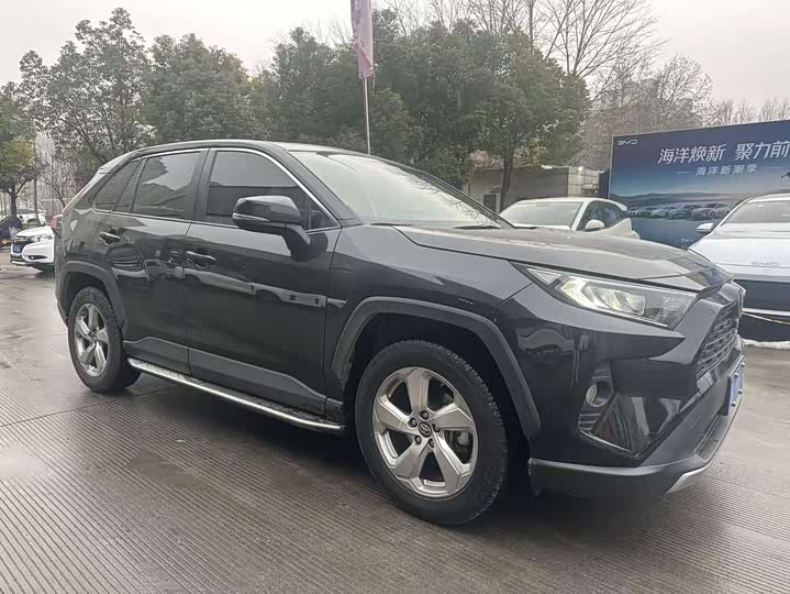 Фото 3 - Toyota RAV4