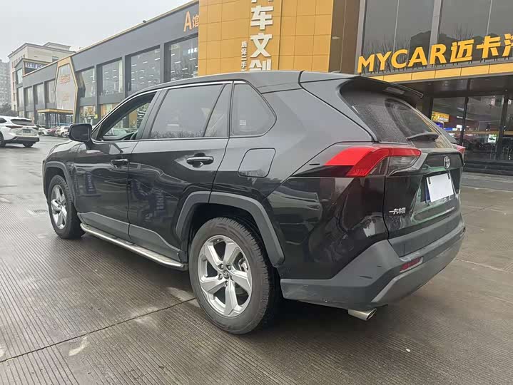 Фото 5 - Toyota RAV4