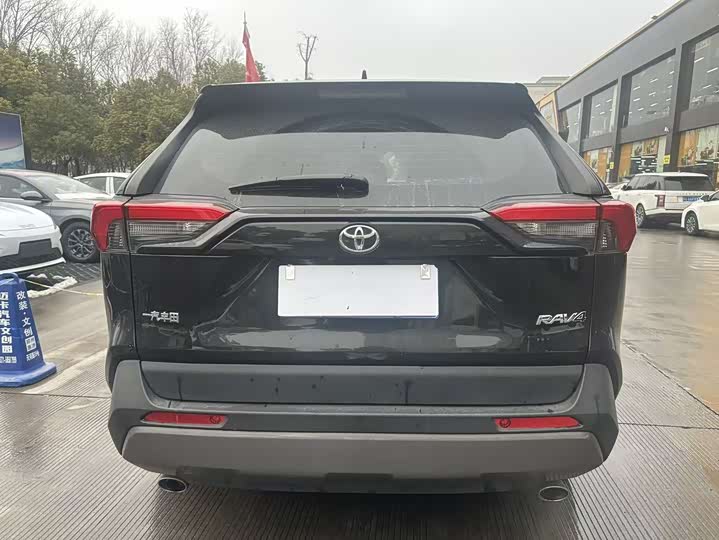 Фото 6 - Toyota RAV4