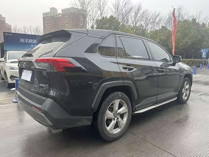 Фото 7 - Toyota RAV4