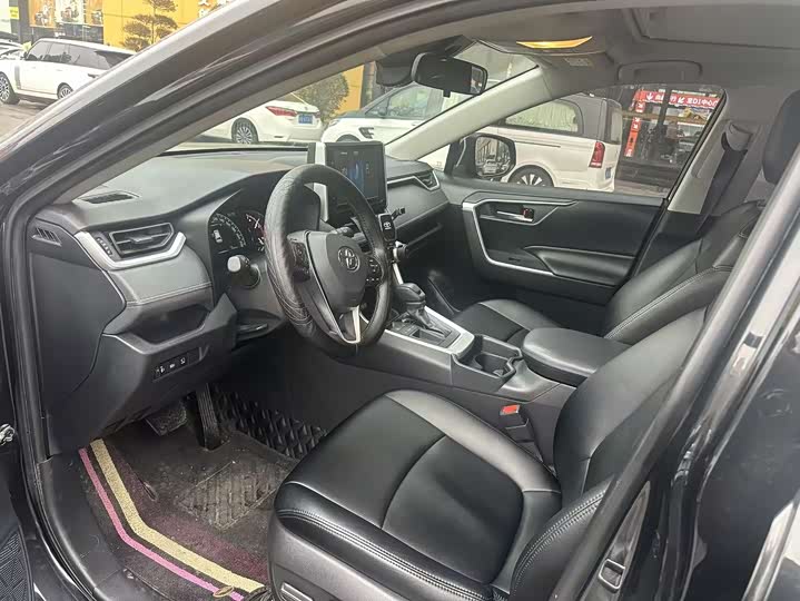 Фото 9 - Toyota RAV4