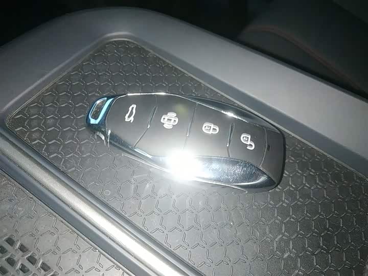 Фото 9 - Hongqi EH7