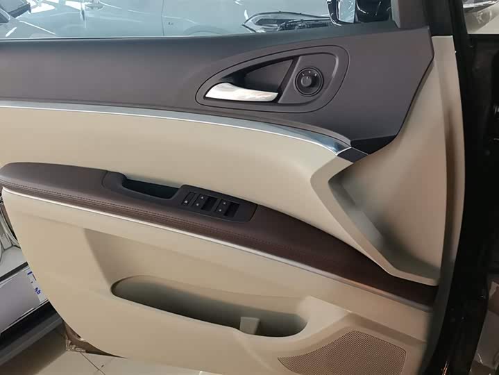 Фото 7 - Buick GL8 ES