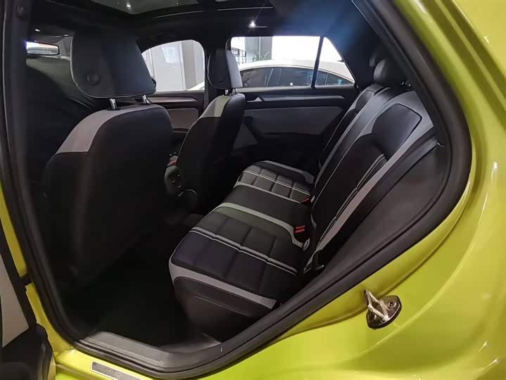 Фото 7 - Volkswagen T-Roc