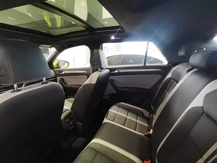 Фото 8 - Volkswagen T-Roc