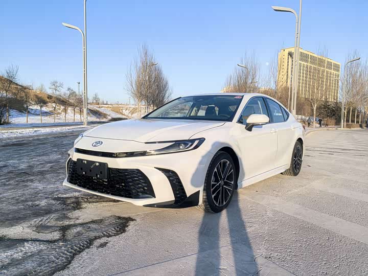 Фото 1 - Toyota Camry