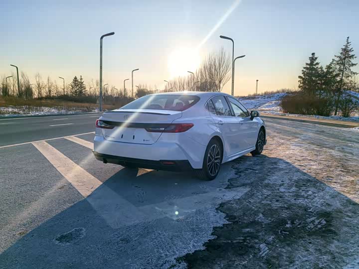 Фото 6 - Toyota Camry