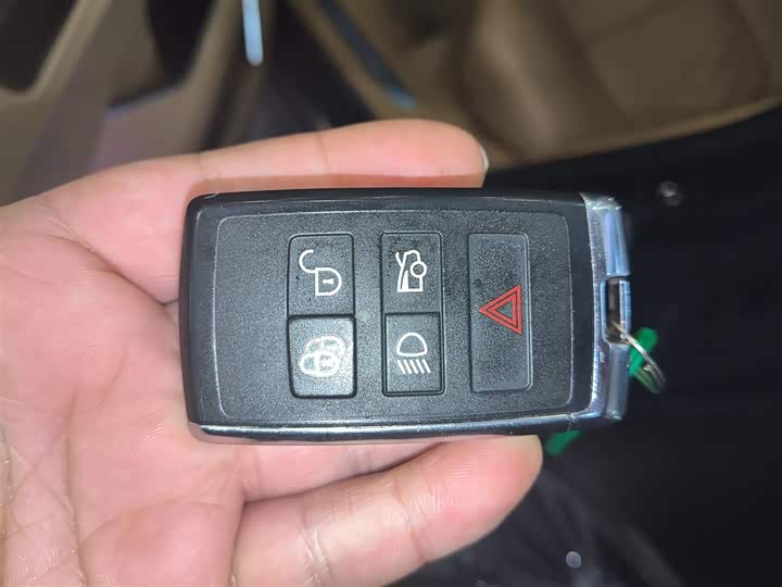 Фото 8 - Jaguar XF L