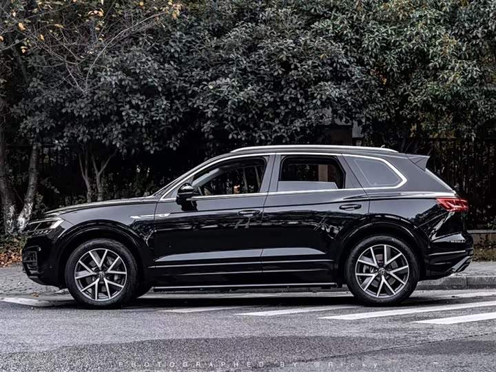 Фото 2 - Volkswagen Touareg