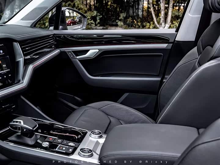 Фото 8 - Volkswagen Touareg