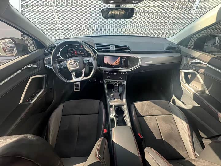 Фото 8 - Audi Q3