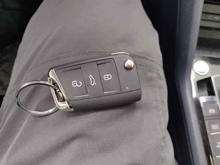 Фото 9 - Volkswagen Tharu