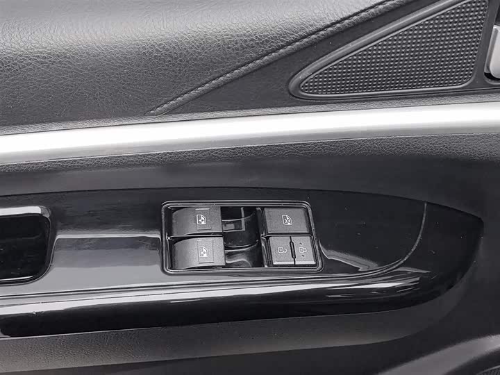 Фото 9 - Dongfeng Forthing Lingzhi M5