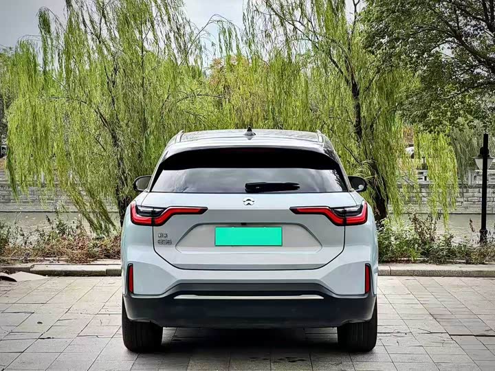 Фото 3 - Nio ES6