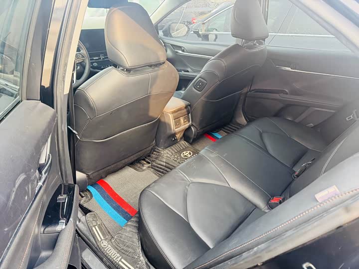 Фото 5 - Toyota Camry