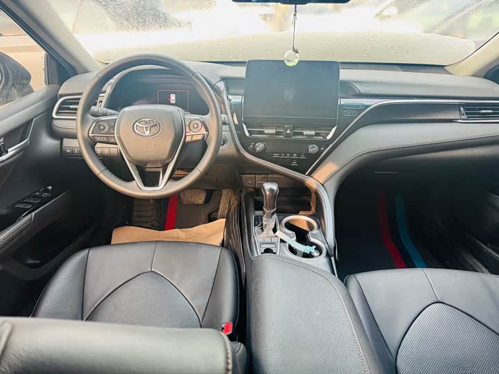 Фото 6 - Toyota Camry