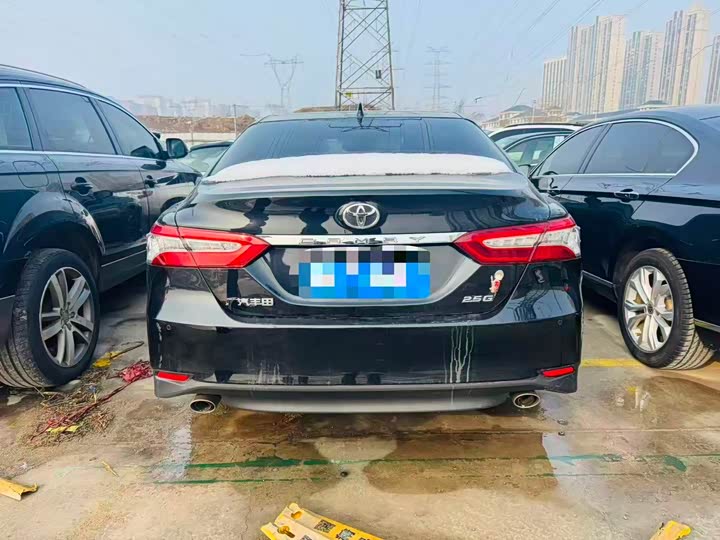 Фото 8 - Toyota Camry