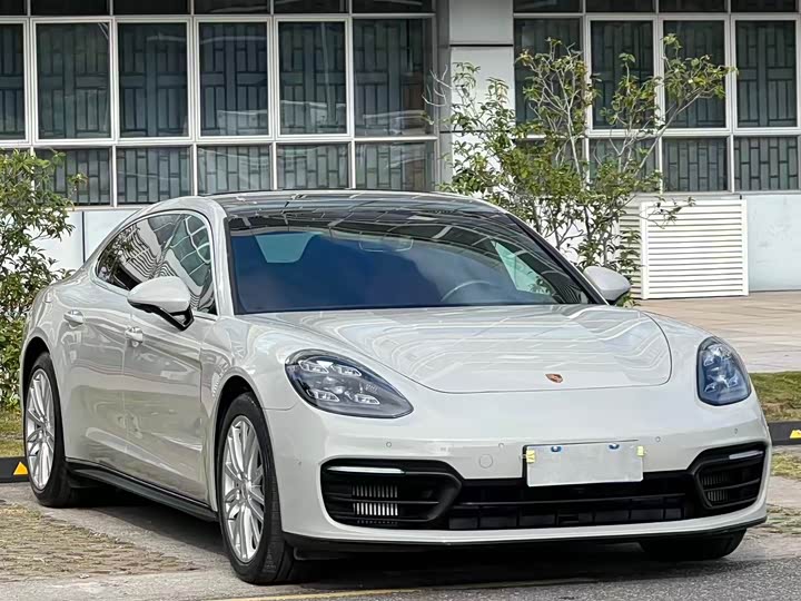 Фото 3 - Porsche Panamera