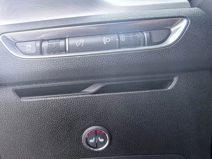 Фото 8 - Geely Coolray